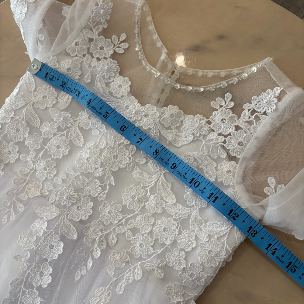 White Lace Girls First Communion Flower Girl Dress. - Picture 14 of 16